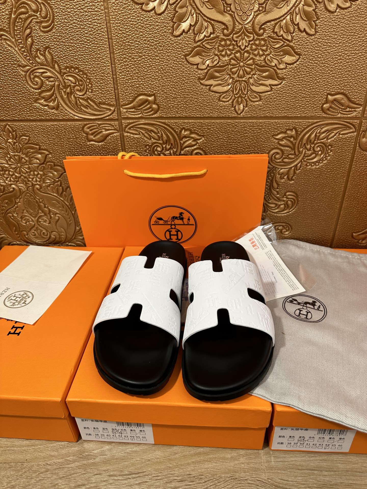 HM IZMIR SLIPPER BLACK AND WHITE CALFSKIN