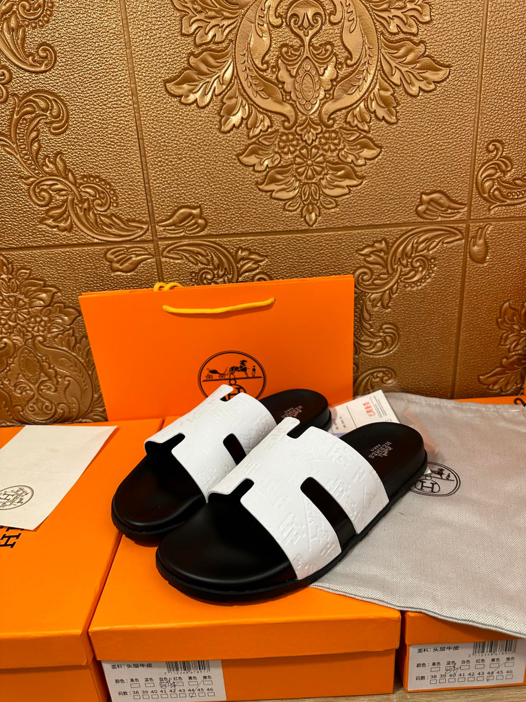 HM IZMIR SLIPPER BLACK AND WHITE CALFSKIN