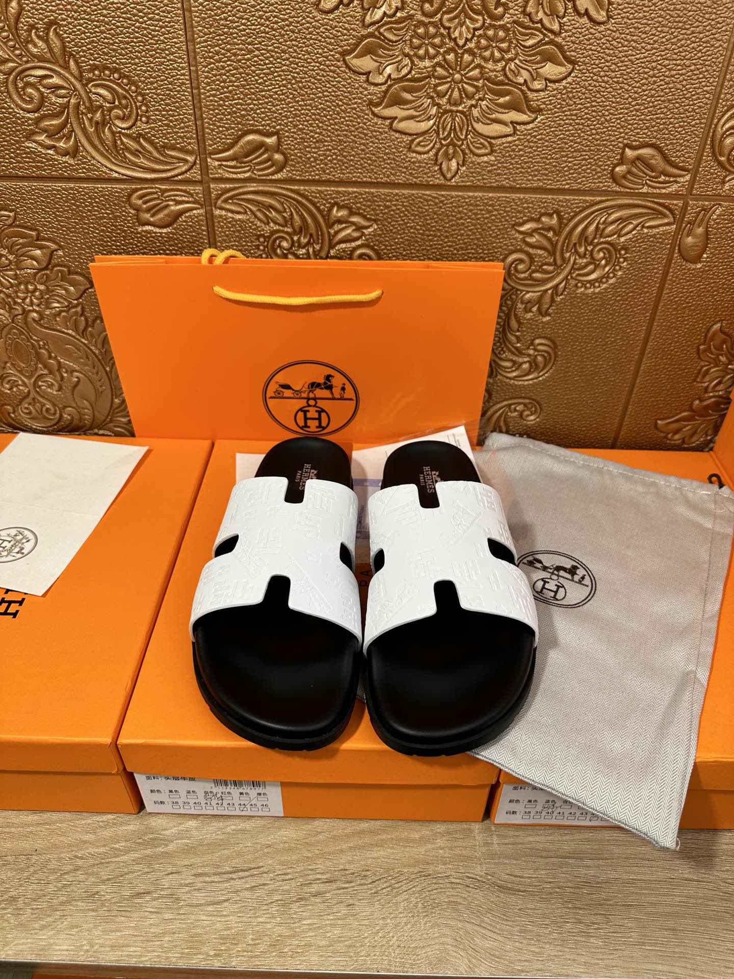 HM IZMIR SLIPPER BLACK AND WHITE CALFSKIN