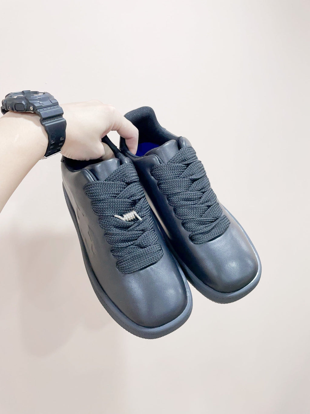BURBERRY 26S LACE UP SNEAKERS IN BLACK CALFSKIN