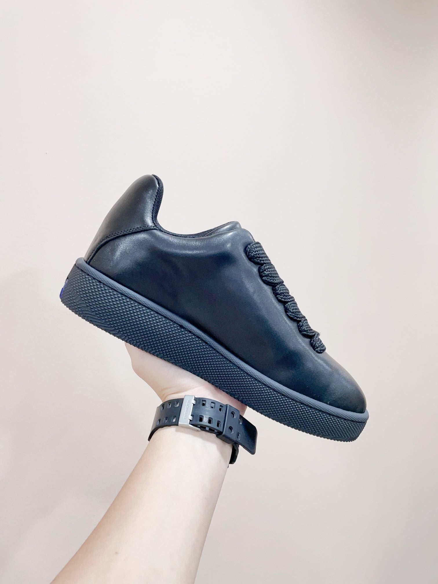 BURBERRY 26S LACE UP SNEAKERS IN BLACK CALFSKIN