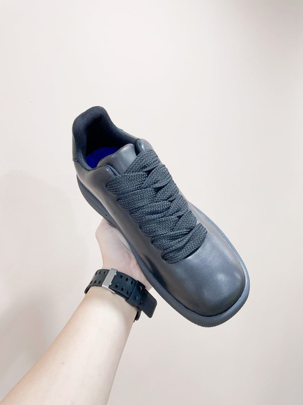 BURBERRY 26S LACE UP SNEAKERS IN BLACK CALFSKIN