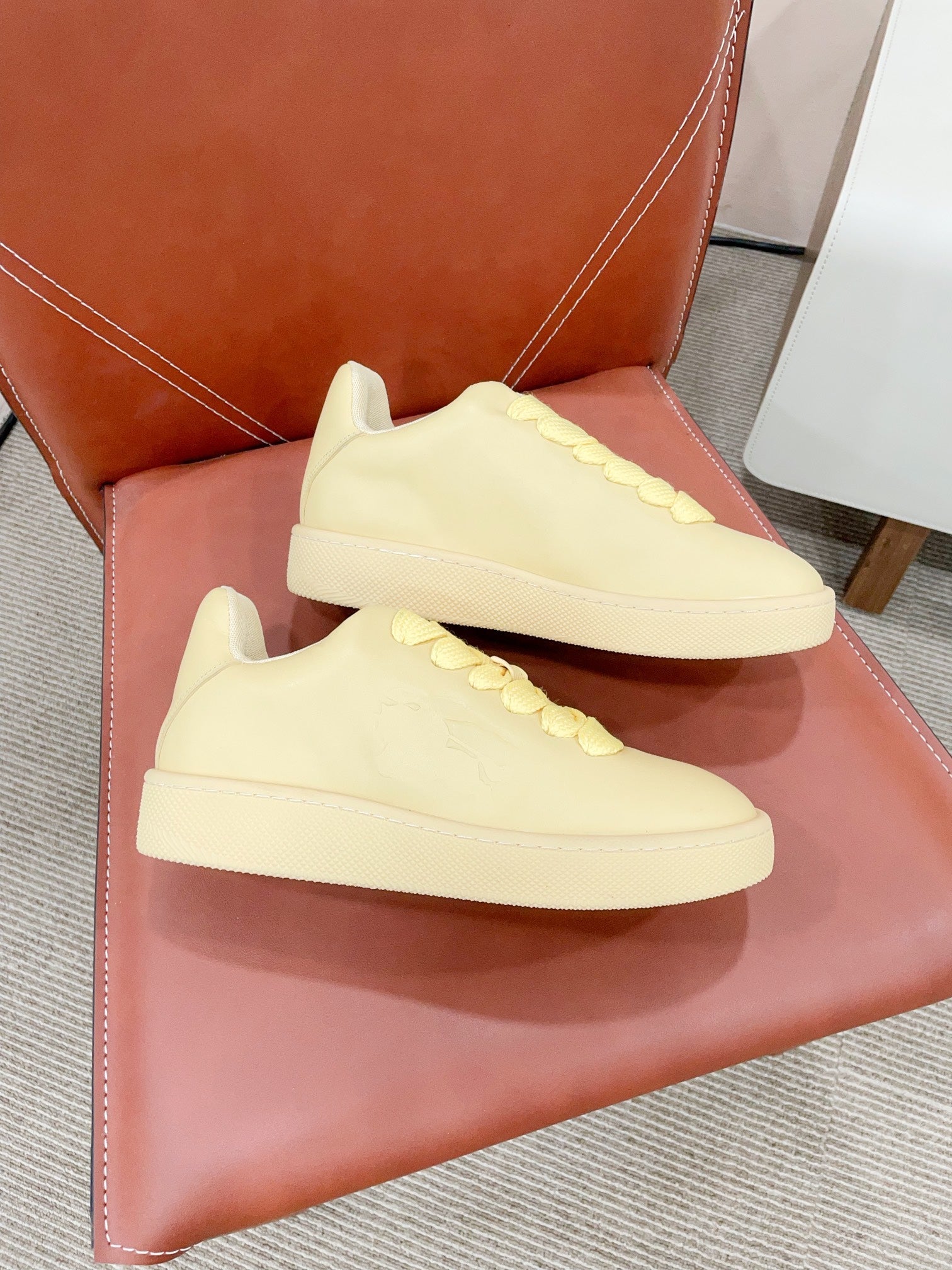 BURBERRY 26S LACE UP SNEAKERS IN LIGHT YELLOW CALFSKIN