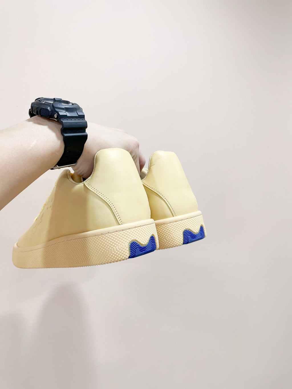 BURBERRY 26S LACE UP SNEAKERS IN LIGHT YELLOW CALFSKIN