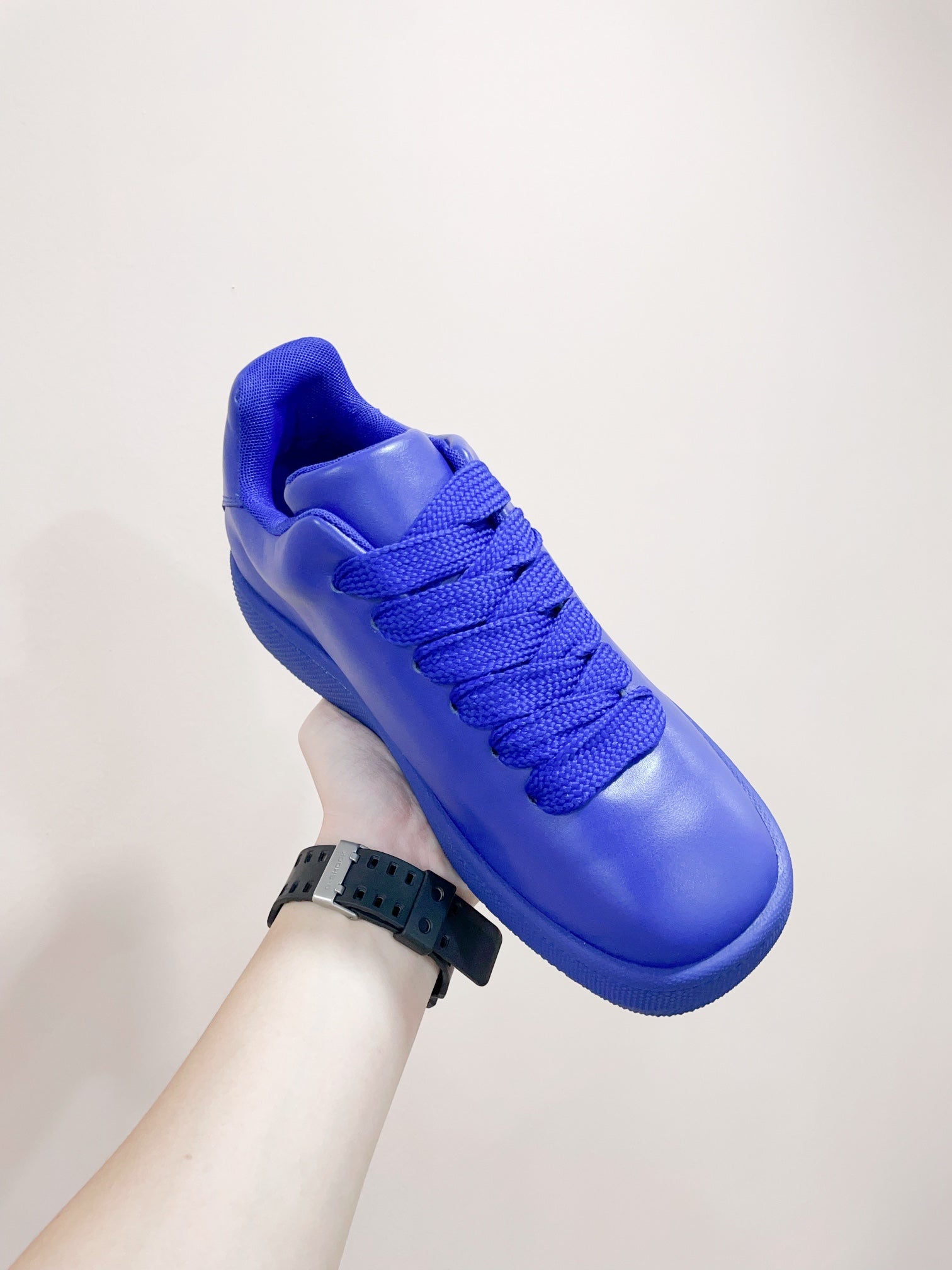 BURBERRY 26S LACE UP SNEAKERS IN BLUE CALFSKIN