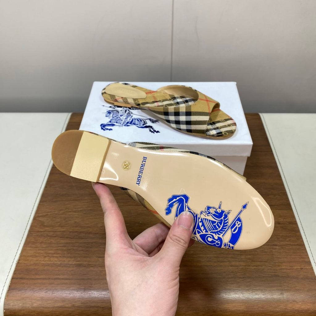 BURBERRY 26S SLIDES IN BEIGE PLAID FABRIC