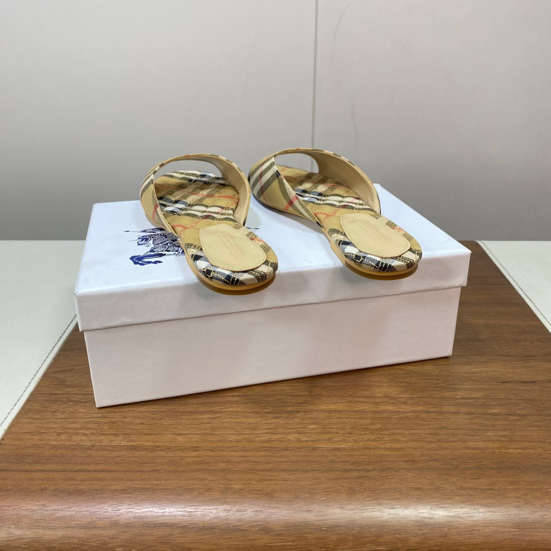 BURBERRY 26S SLIDES IN BEIGE PLAID FABRIC