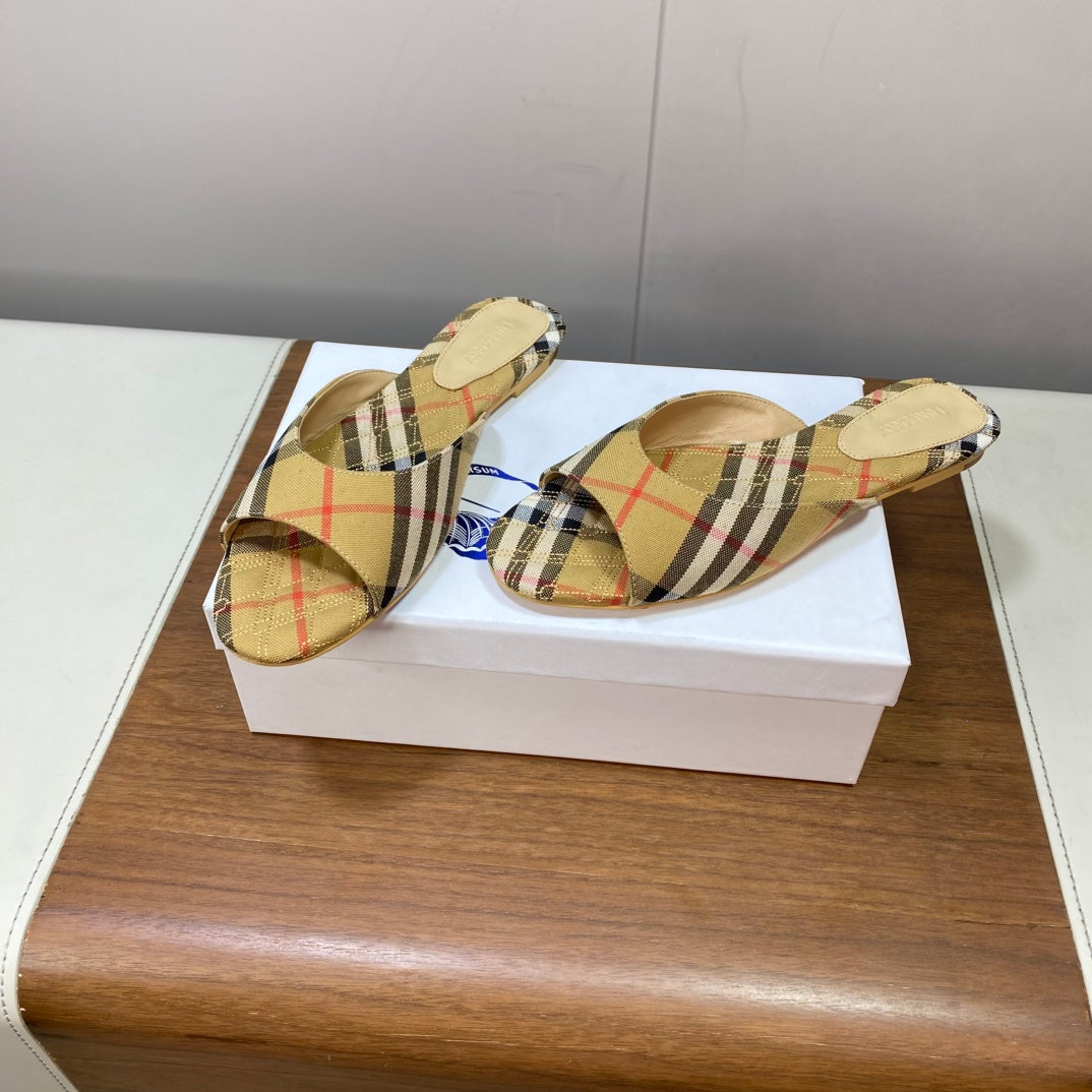 BURBERRY 26S SLIDES IN BEIGE PLAID FABRIC