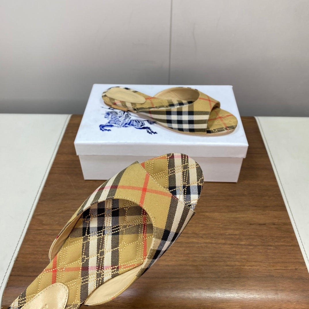 BURBERRY 26S SLIDES IN BEIGE PLAID FABRIC