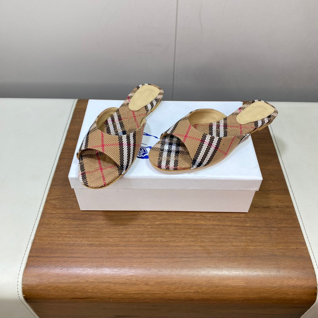 BURBERRY 26S SLIDES IN LIGHT BROWN FABRIC