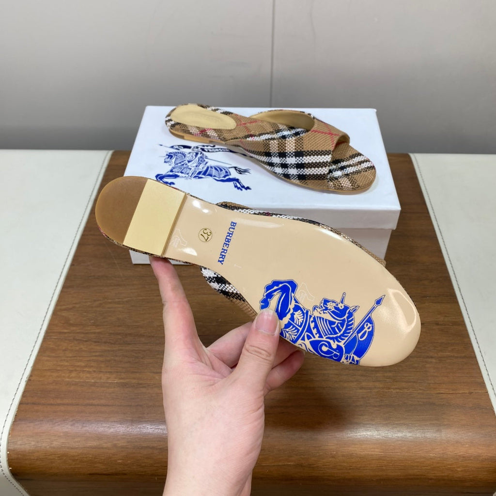BURBERRY 26S SLIDES IN LIGHT BROWN FABRIC