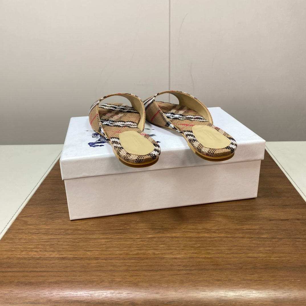 BURBERRY 26S SLIDES IN LIGHT BROWN FABRIC