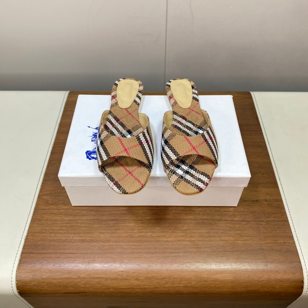 BURBERRY 26S SLIDES IN LIGHT BROWN FABRIC