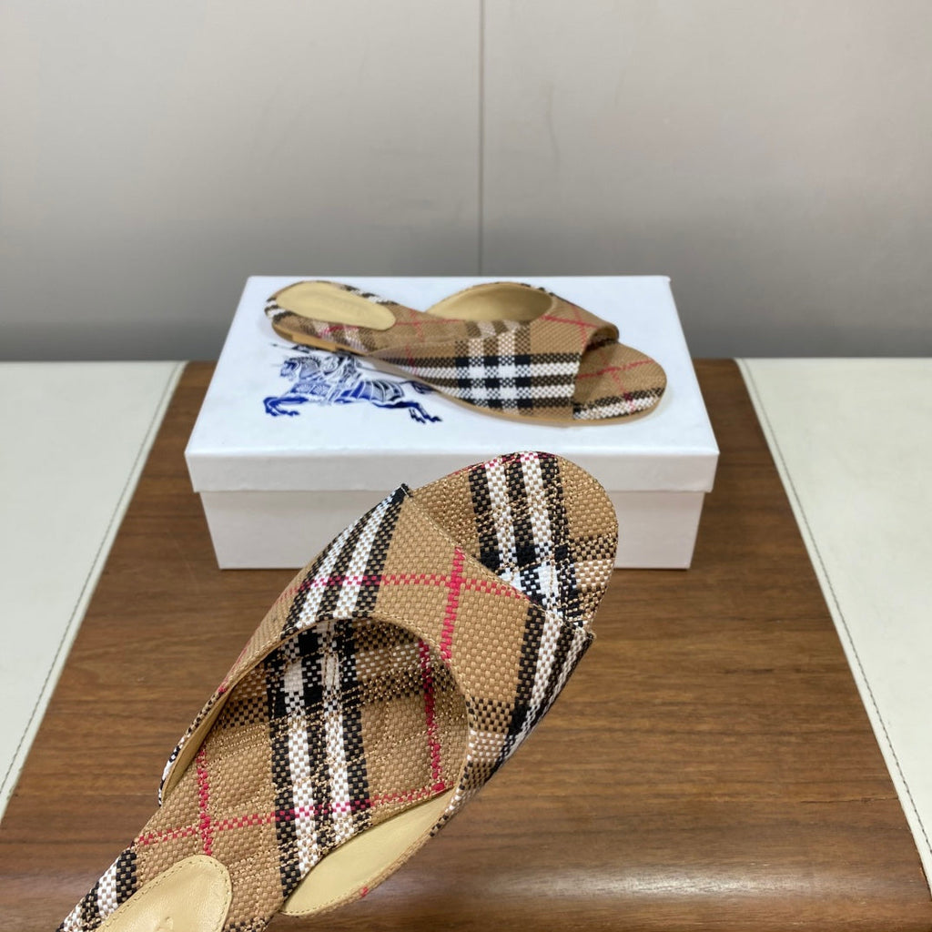 BURBERRY 26S SLIDES IN LIGHT BROWN FABRIC