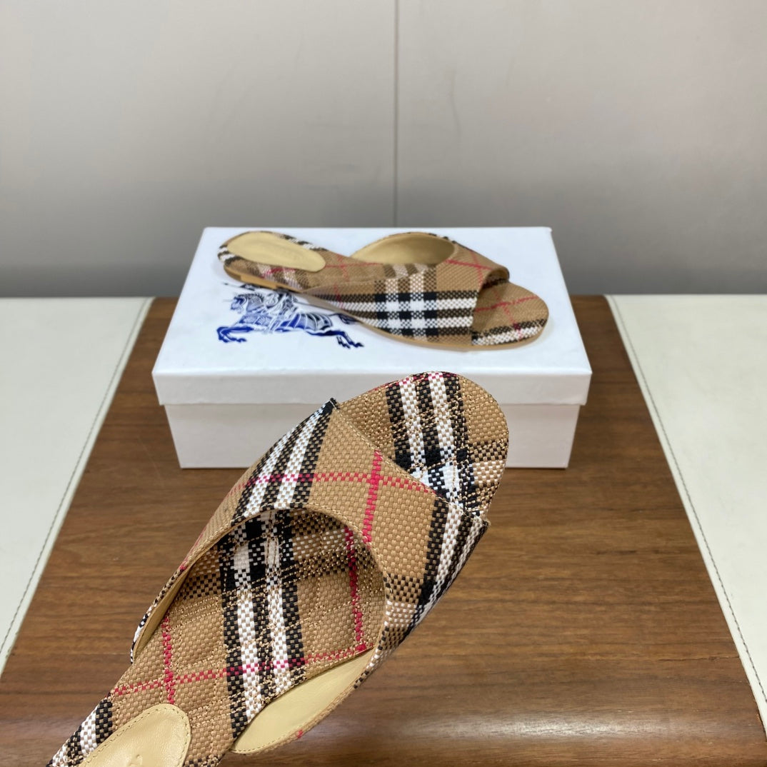 BURBERRY 26S SLIDES IN LIGHT BROWN FABRIC