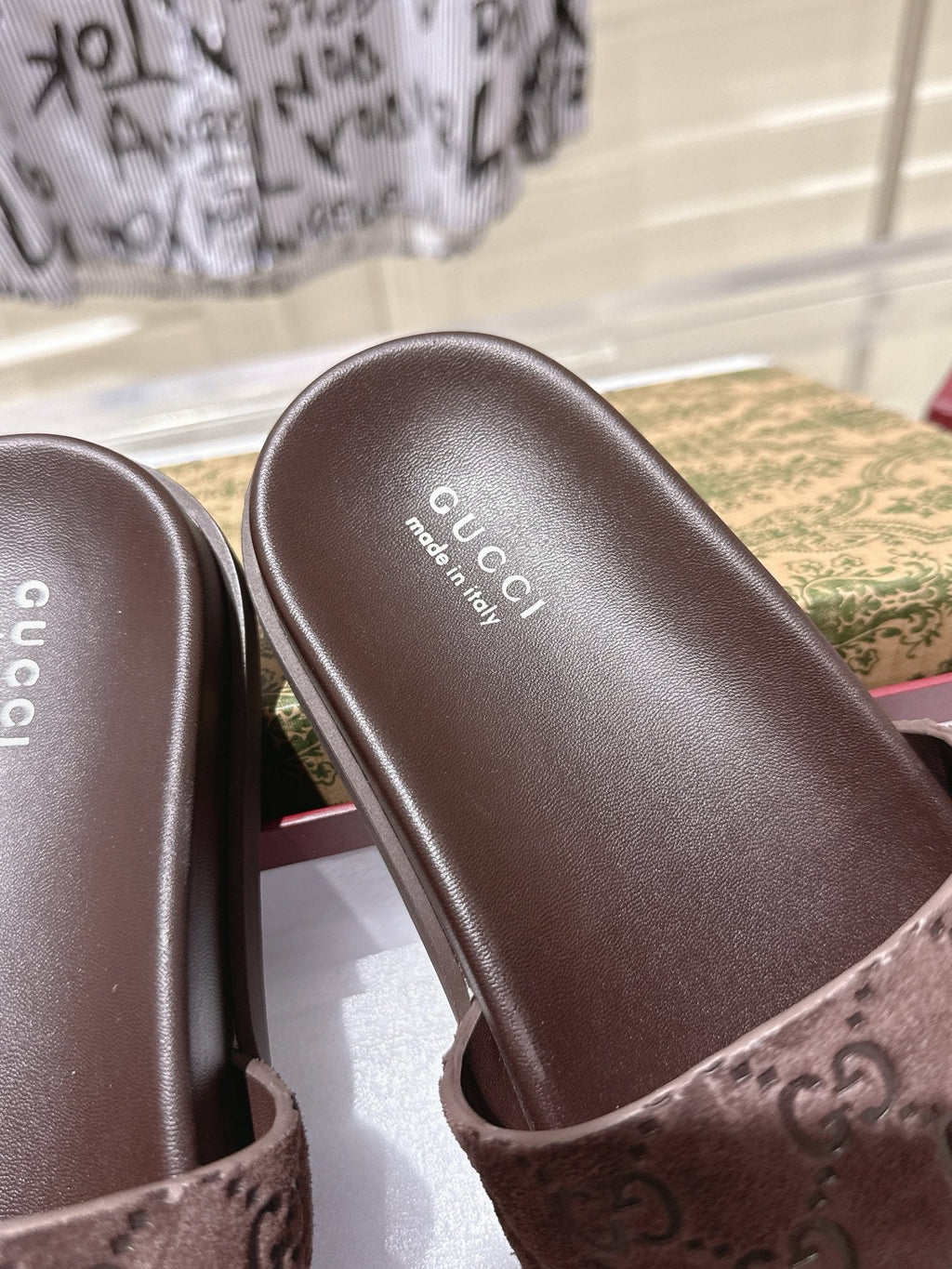 GG SLIDES IN DARK BROWN SUEDE WITH EMBOSSED LOGO STYLE 1