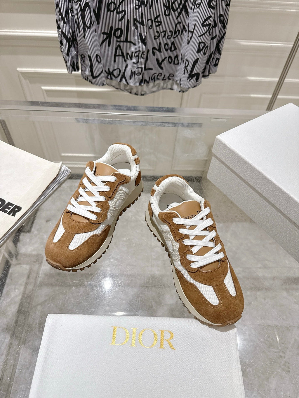 DIOR 25S C'EST DIOR SNEAKER IN WHITE HAZELNUT CALFSKIN AND SUEDE