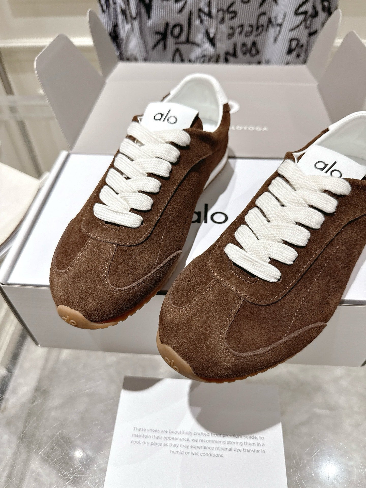 ALO 25S SUNSET SNEAKER IN DARK BROWN SUEDE