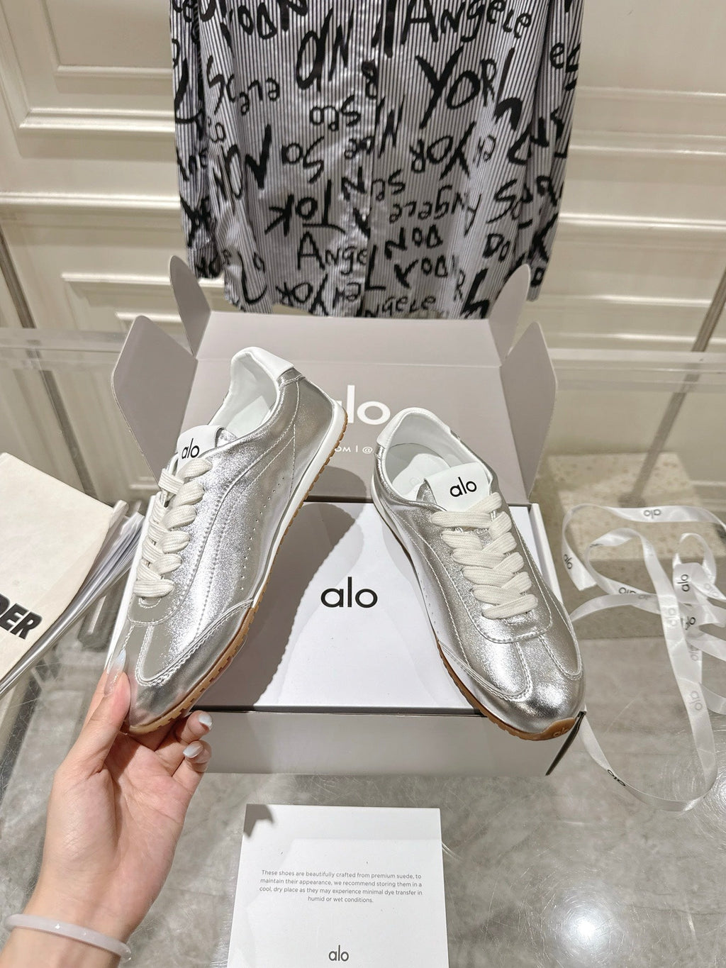 ALO 25S SUNSET SNEAKER IN SILVER LAMBSKIN