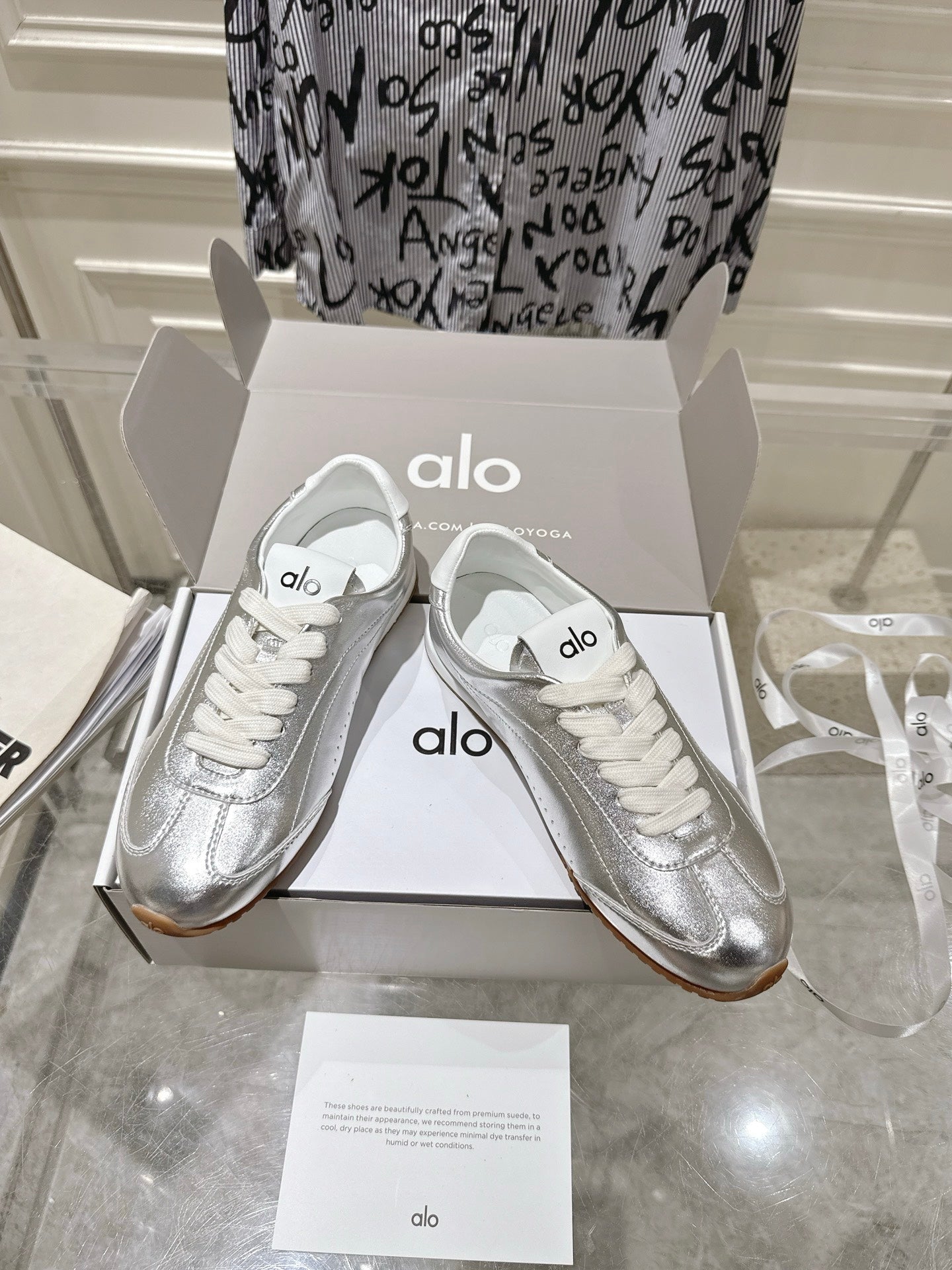 ALO 25S SUNSET SNEAKER IN SILVER LAMBSKIN