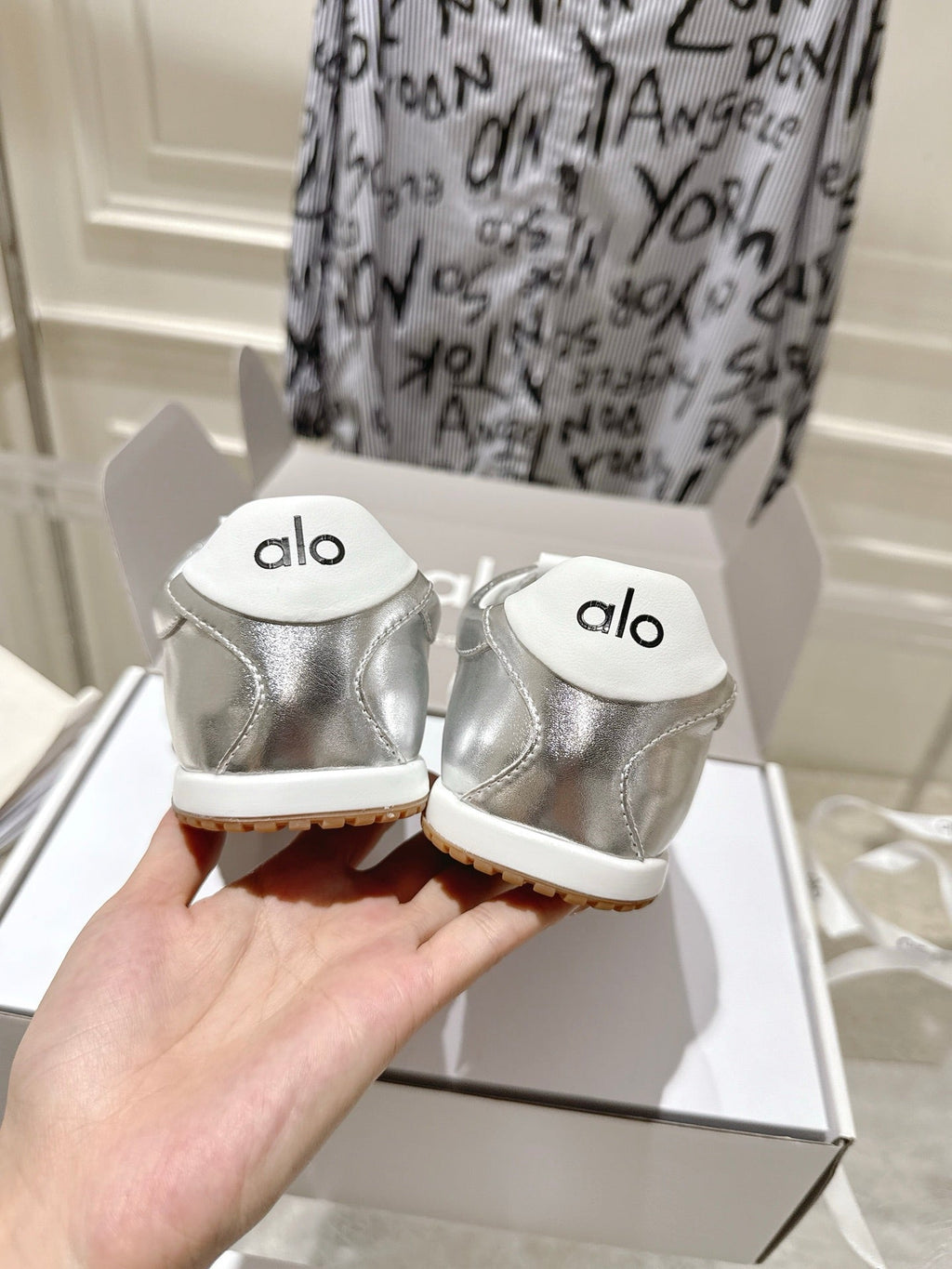 ALO 25S SUNSET SNEAKER IN SILVER LAMBSKIN