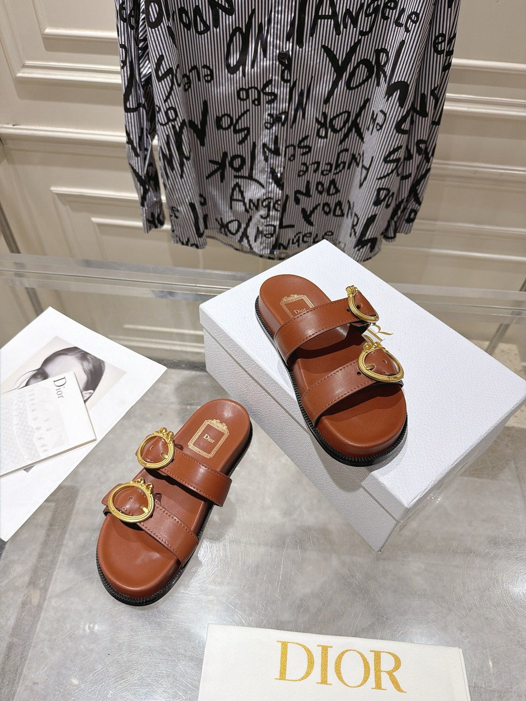 DIOR 26S MEDAILLON BUCKLE SLIDE IN BROWN CALFSKIN