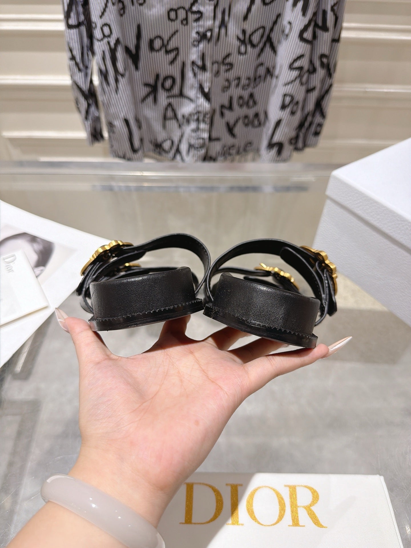 DIOR 26S MEDAILLON BUCKLE SLIDE IN BLACK CALFSKIN