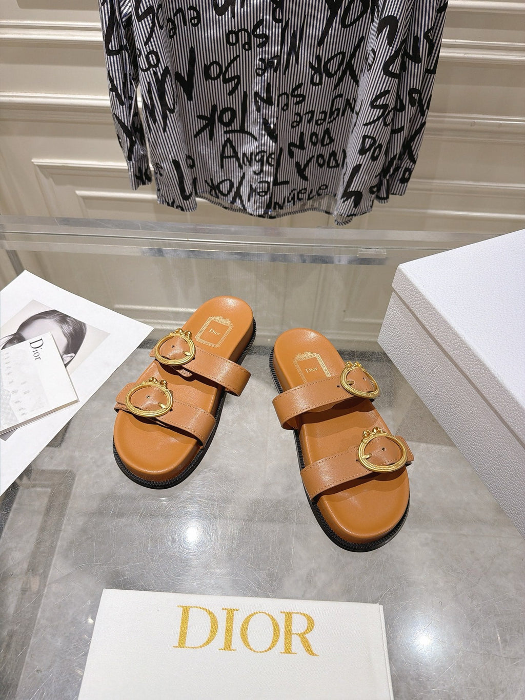 DIOR 26S MEDAILLON BUCKLE SLIDE IN SADDLE BROWN CALFSKIN