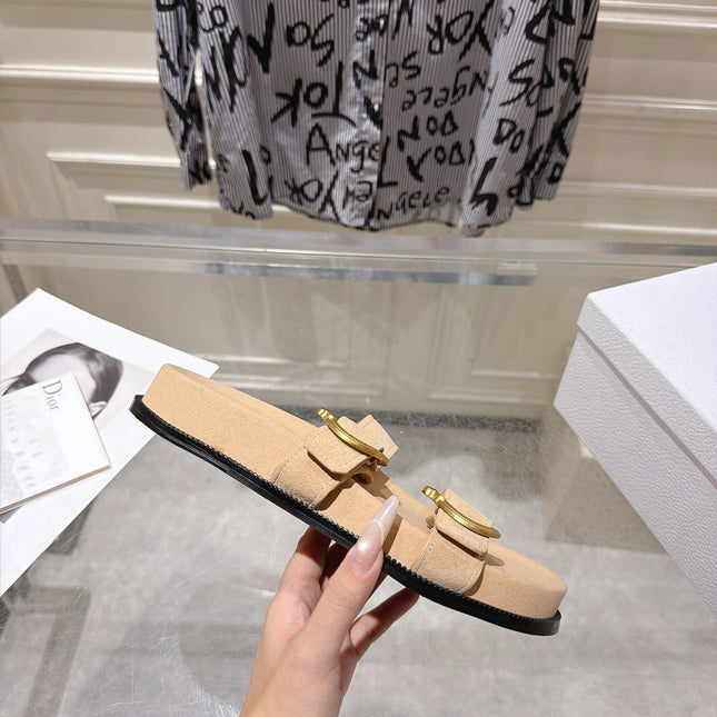 DIOR 26S MEDAILLON BUCKLE SLIDE IN SAND BEIGE SUEDE