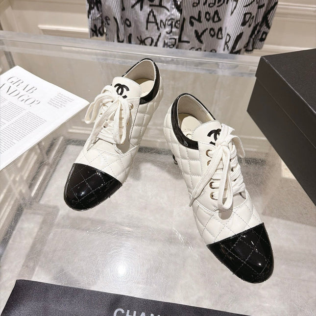CHANEL 26S HIGH HEEL ANKLE BOOTS 70 MM IN WHITE LAMBSKIN AND BLACK PATENT CALFSKIN