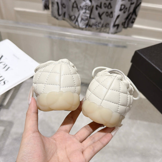 CHANEL 26S LACE UP SNEAKERS IN WHITE LAMBSKIN DIAMOND QUILTING