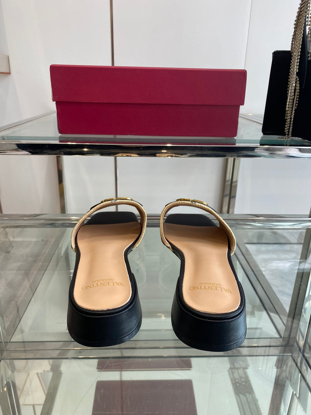 VLTN HIGH HEEL 25S 30 MM IN BEIGE FABRIC AND BLACK LAMBSKIN WITH EMBROIDERED CHERRY MOTIF