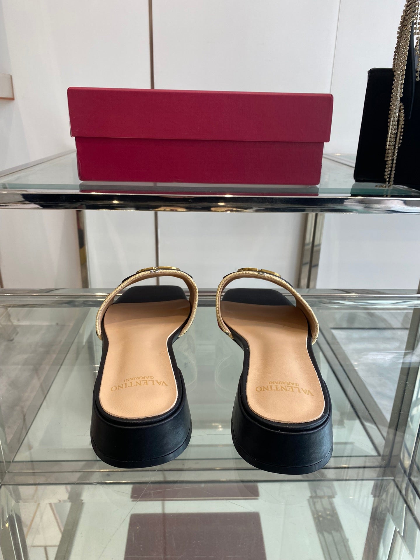 VLTN HIGH HEEL 25S 30 MM IN BEIGE FABRIC AND BLACK LAMBSKIN WITH EMBROIDERED CHERRY MOTIF