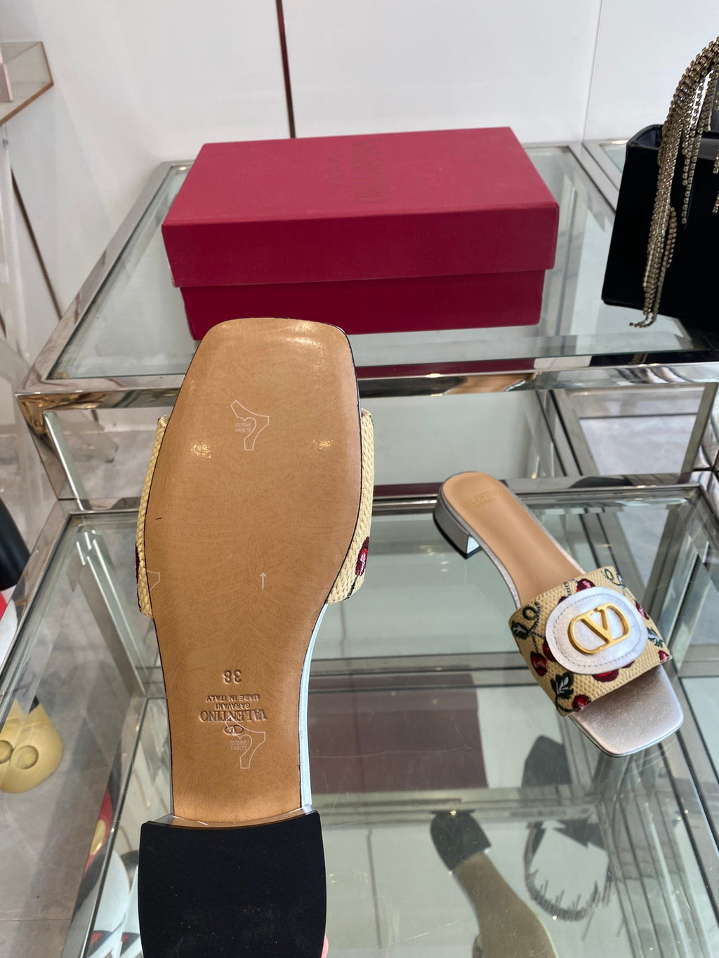 VLTN HIGH HEEL 25S 30 MM IN BEIGE FABRIC AND SILVER LAMBSKIN WITH EMBROIDERED CHERRY MOTIF