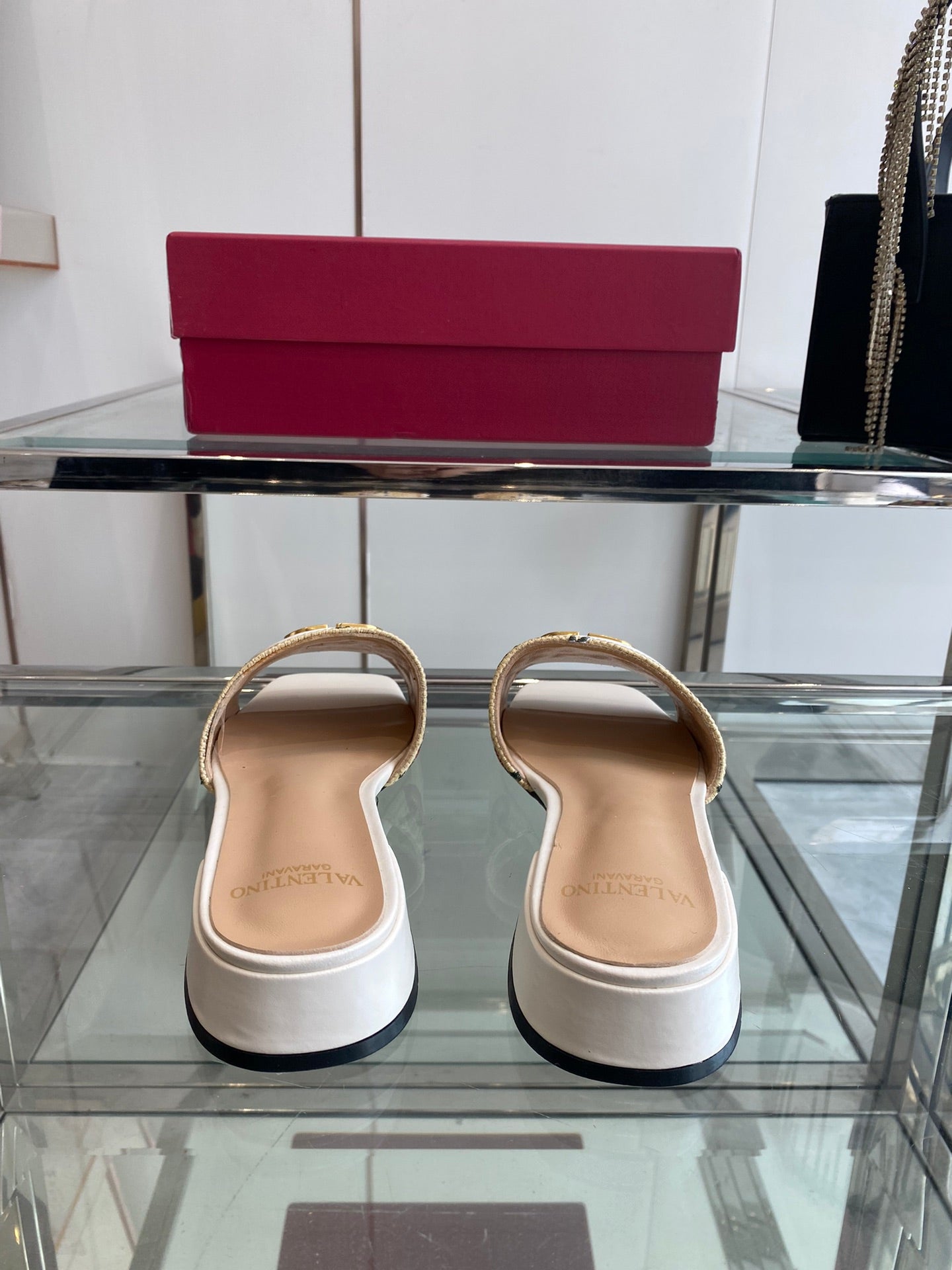 VLTN HIGH HEEL 25S 30 MM IN BEIGE FABRIC AND WHITE LAMBSKIN WITH EMBROIDERED CHERRY MOTIF