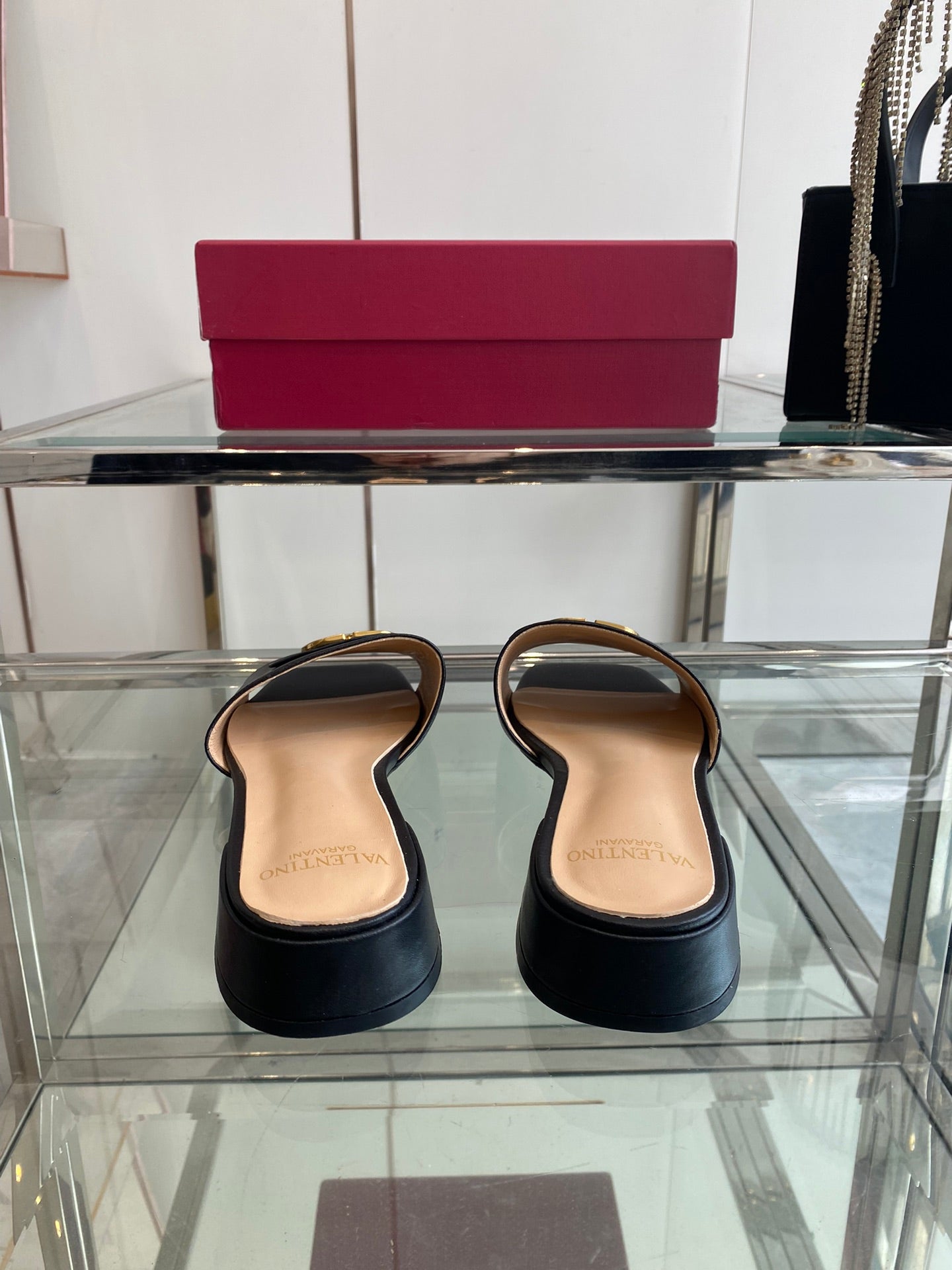 VLTN HIGH HEEL 25S 30 MM IN BLACK LAMBSKIN WITH GOLD HARDWARE