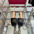 VLTN HIGH HEEL 25S 30 MM IN BLACK LAMBSKIN WITH GOLD HARDWARE
