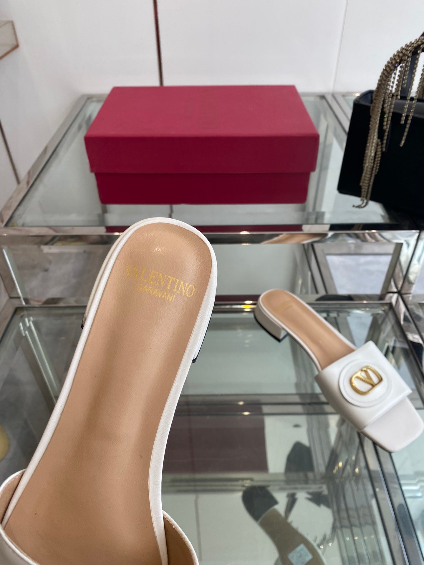 VLTN HIGH HEEL 25S 30 MM IN WHITE LAMBSKIN WITH GOLD HARDWARE