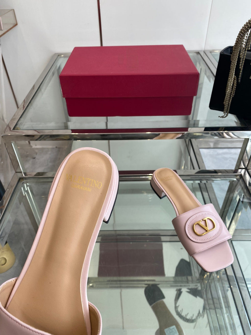 VLTN HIGH HEEL 25S 30 MM IN LIGHT PINK LAMBSKIN WITH GOLD HARDWARE