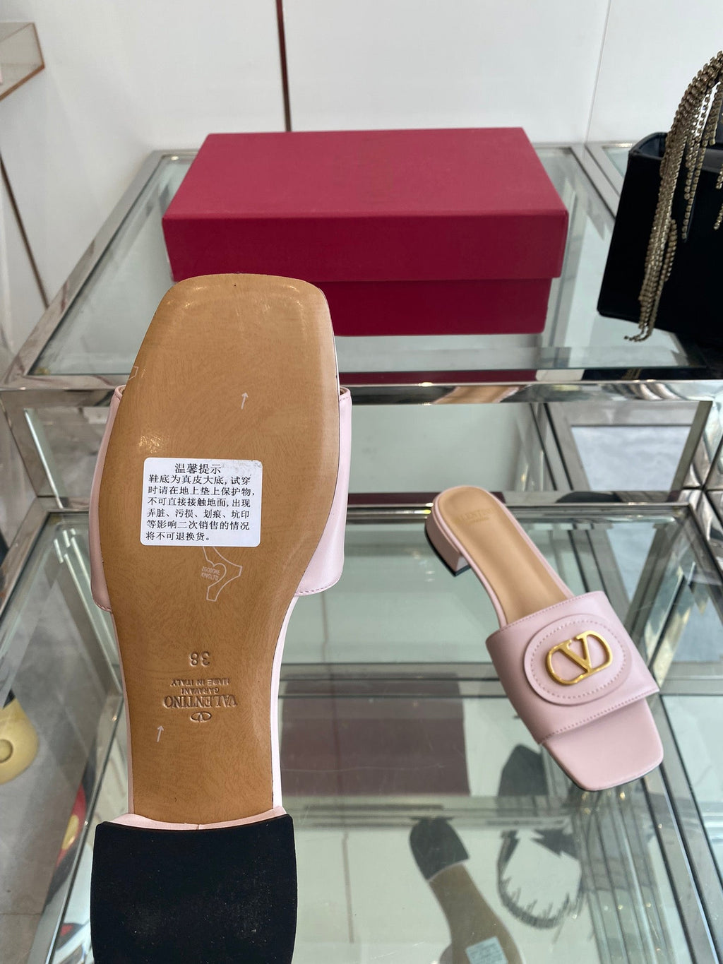 VLTN HIGH HEEL 25S 30 MM IN LIGHT PINK LAMBSKIN WITH GOLD HARDWARE
