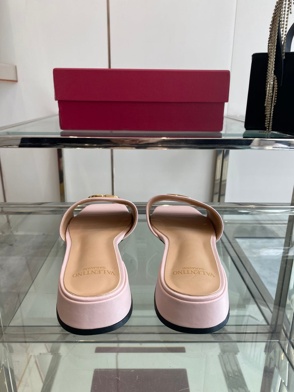 VLTN HIGH HEEL 25S 30 MM IN LIGHT PINK LAMBSKIN WITH GOLD HARDWARE
