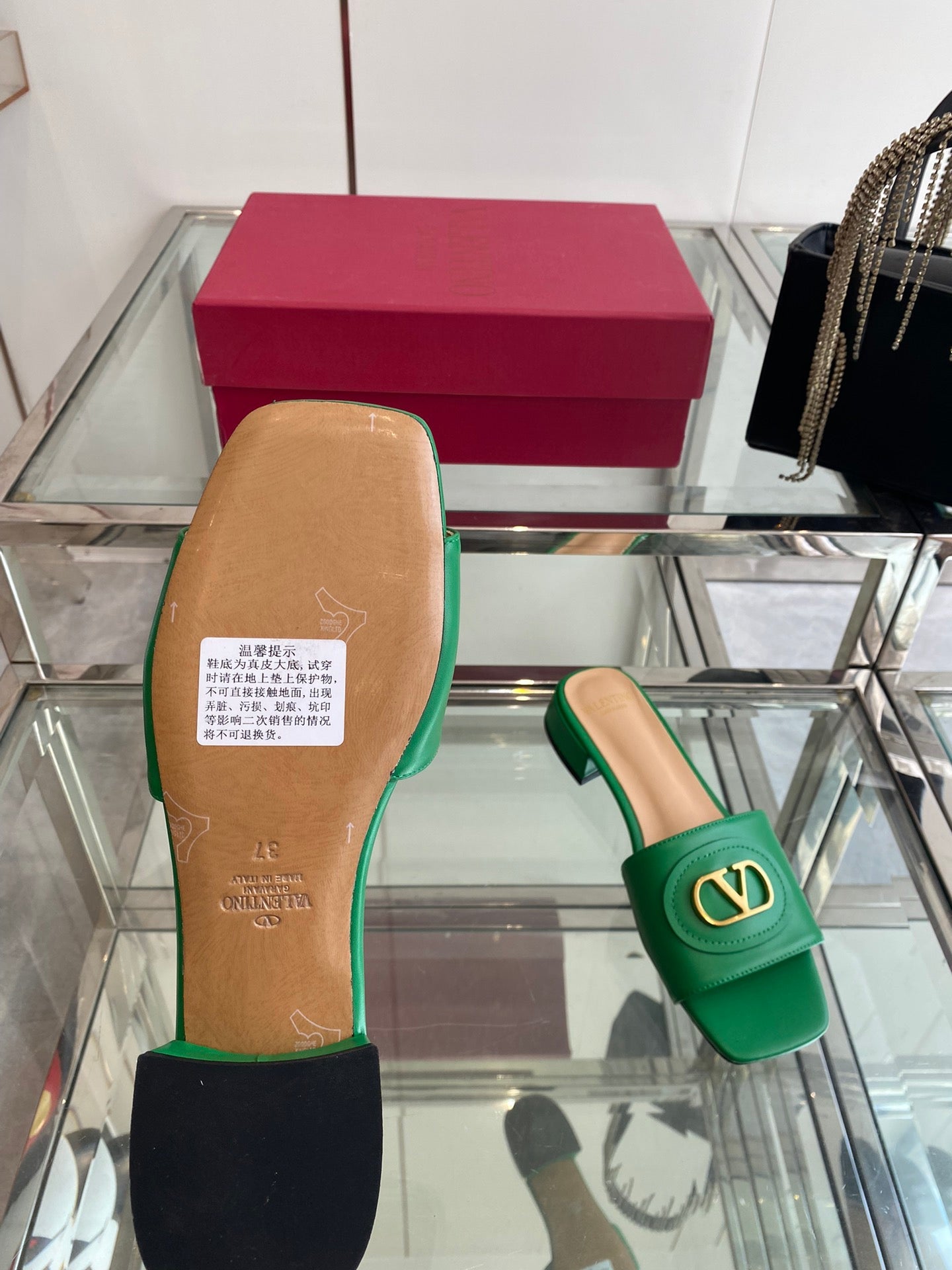 VLTN HIGH HEEL 25S 30 MM IN GREEN LAMBSKIN WITH GOLD HARDWARE