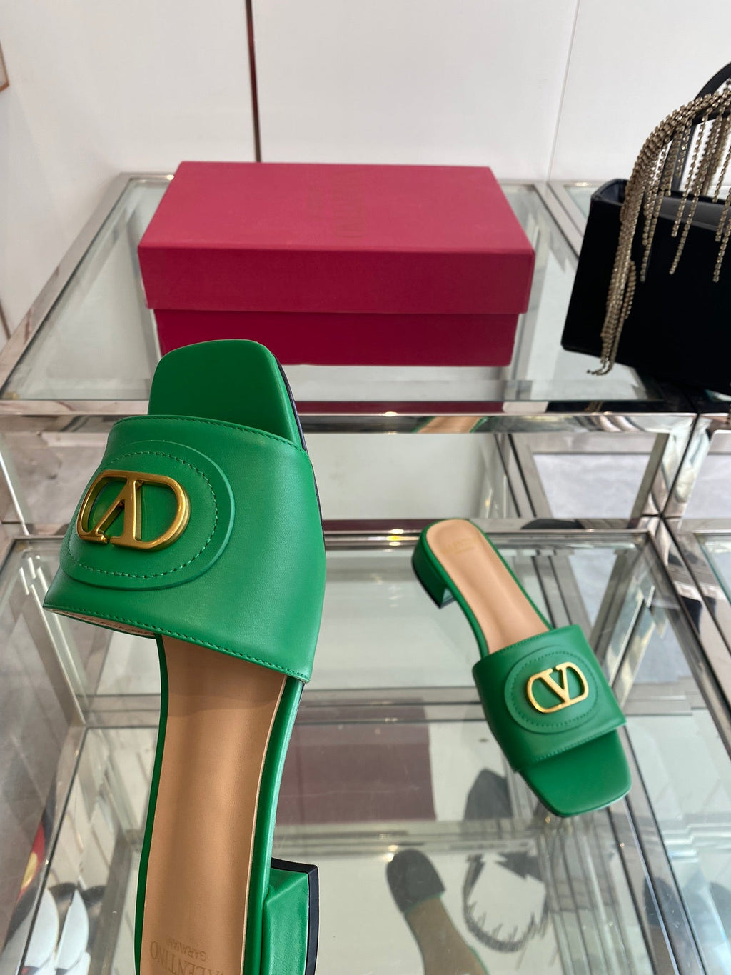 VLTN HIGH HEEL 25S 30 MM IN GREEN LAMBSKIN WITH GOLD HARDWARE