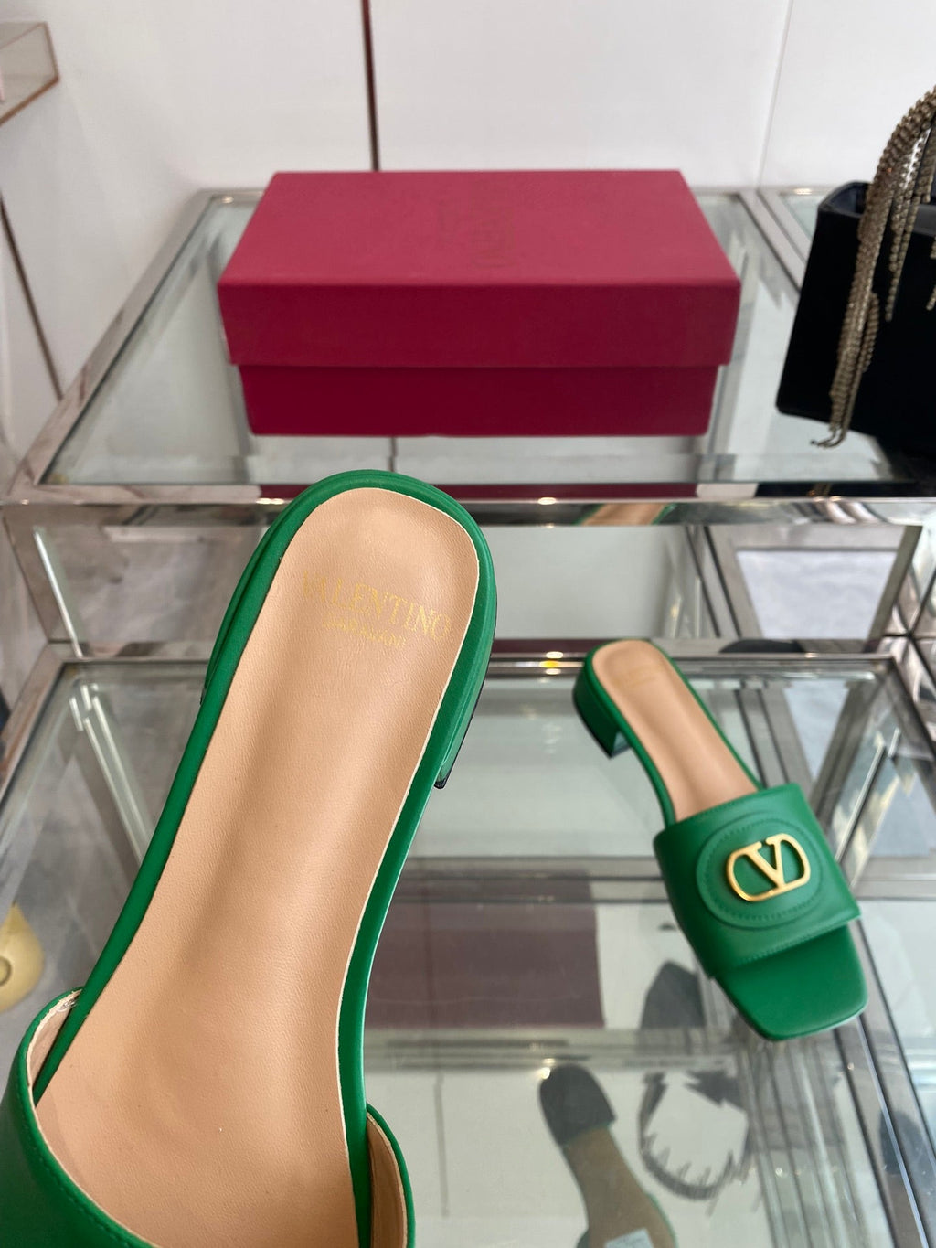VLTN HIGH HEEL 25S 30 MM IN GREEN LAMBSKIN WITH GOLD HARDWARE