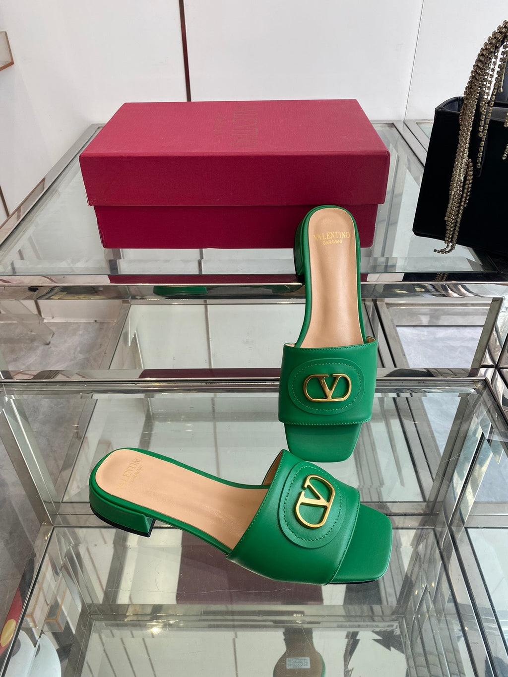VLTN HIGH HEEL 25S 30 MM IN GREEN LAMBSKIN WITH GOLD HARDWARE