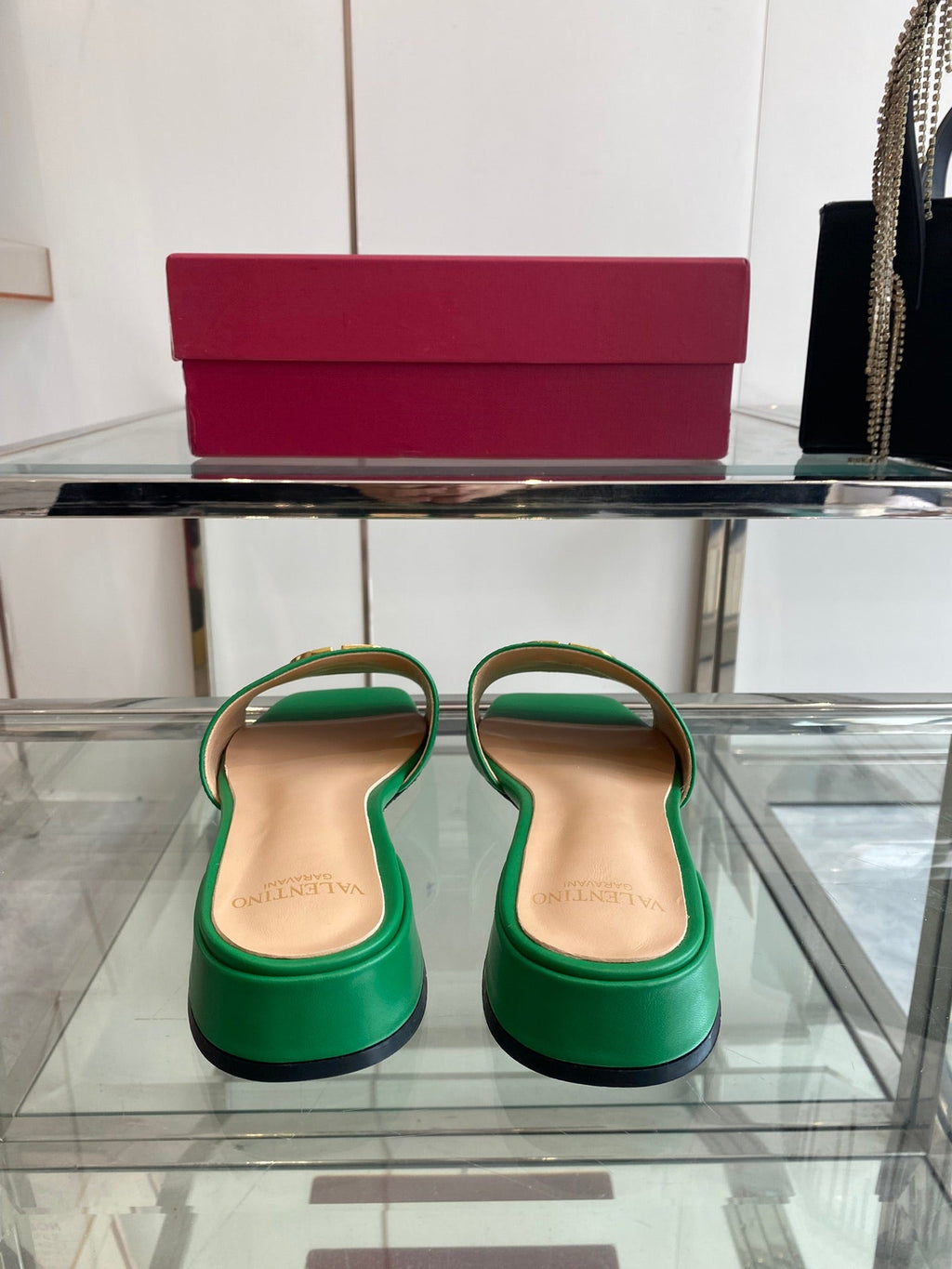 VLTN HIGH HEEL 25S 30 MM IN GREEN LAMBSKIN WITH GOLD HARDWARE
