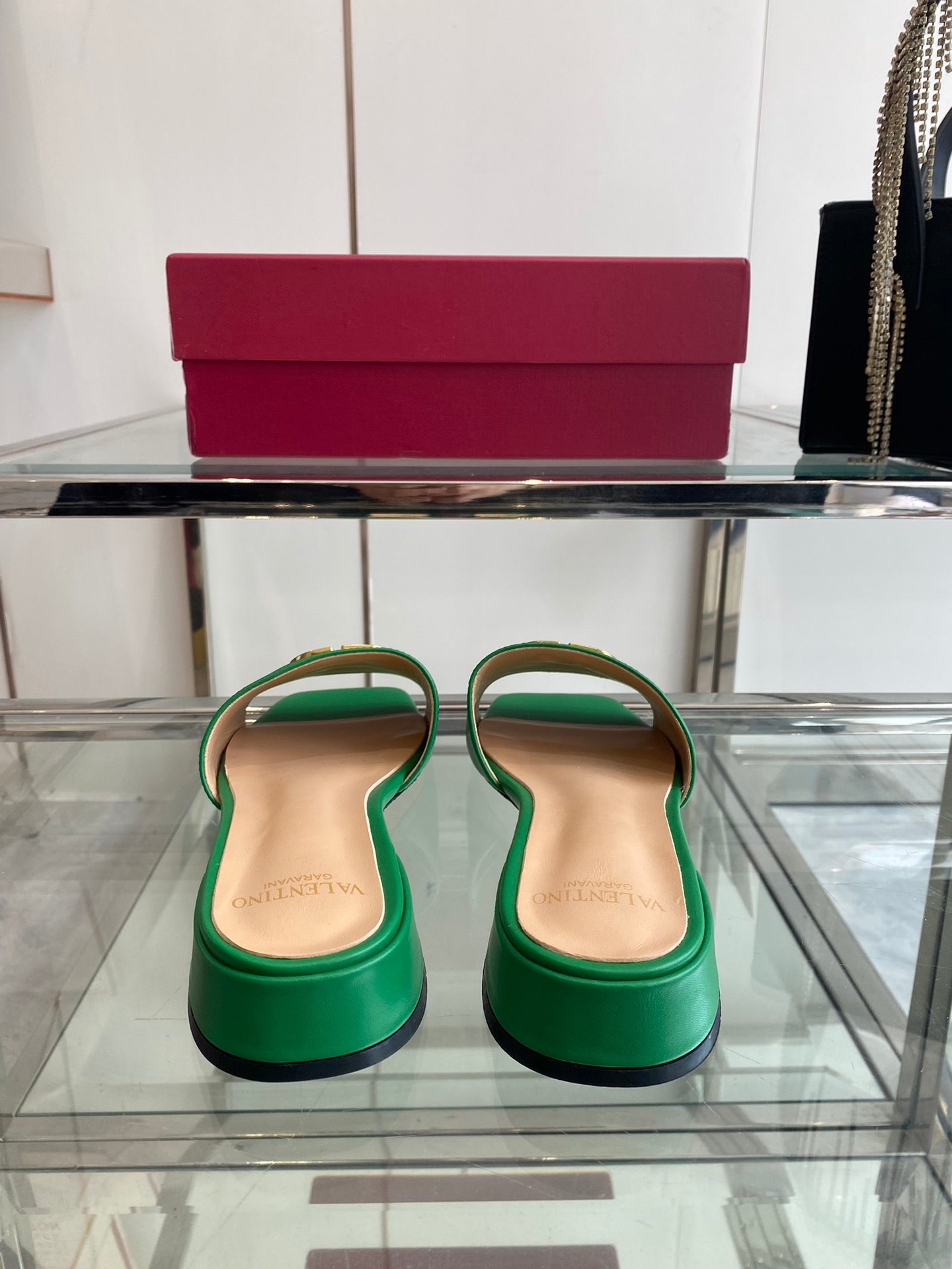 VLTN HIGH HEEL 25S 30 MM IN GREEN LAMBSKIN WITH GOLD HARDWARE