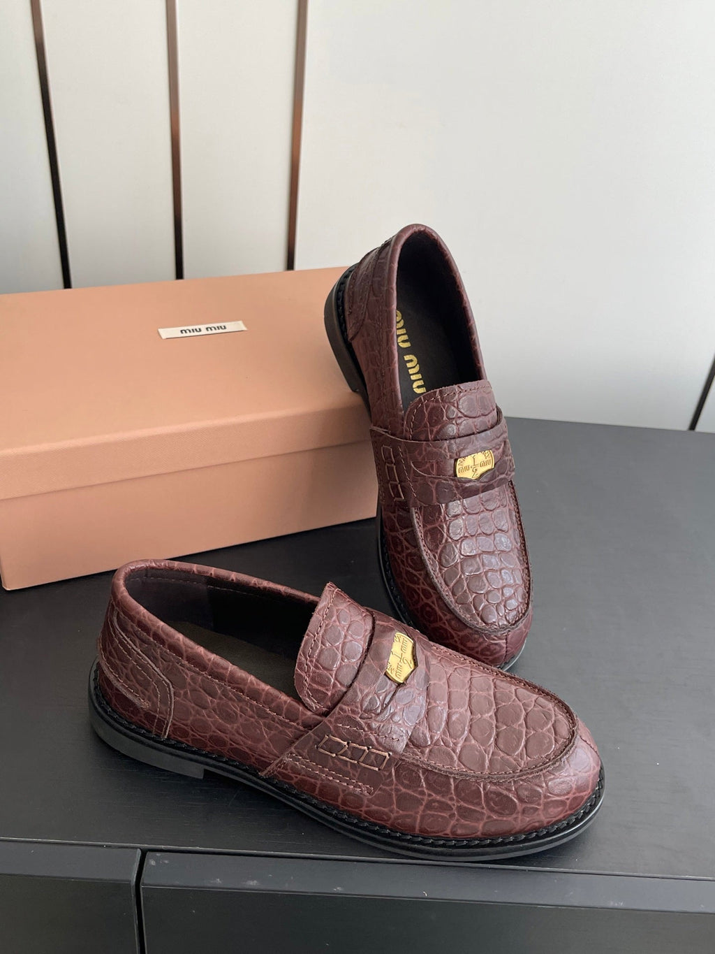 MIUMIU 26S PENNY LOAFERS IN DARK MAHOGANY BROWN CALFSKIN CROCODILE EMBOSSING
