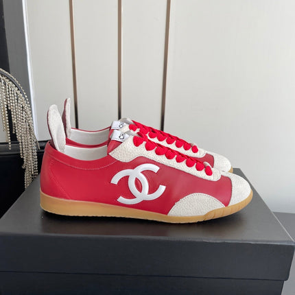 CHANEL LOW-TOP SNEAKERS IN RED CALFSKIN MIX SUEDE