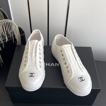 CHANEL 26S LOW TOP SNEAKERS IN WHITE CANVAS